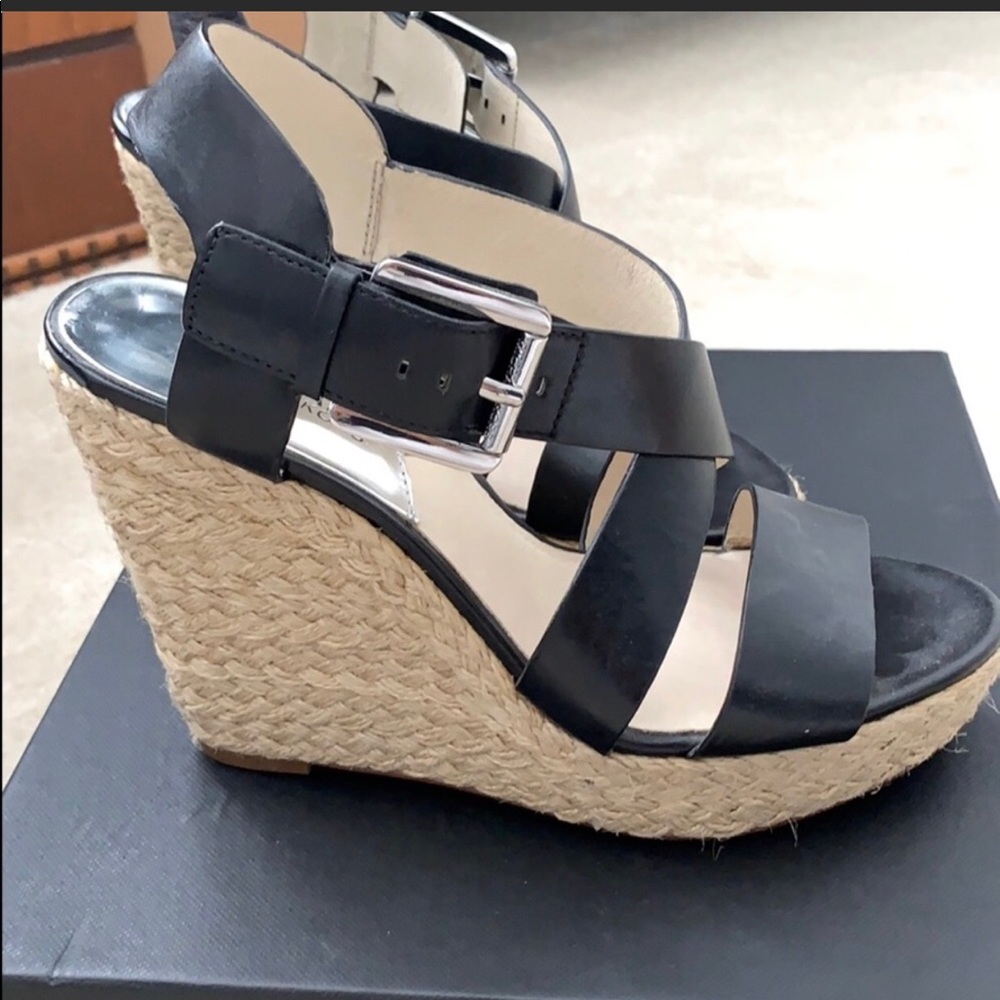 Like new Michael Kors sandals/wedges